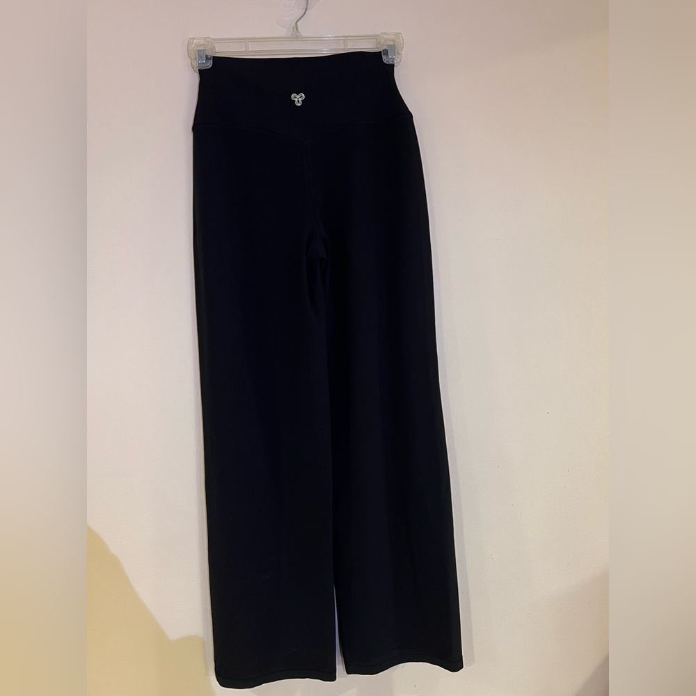 BUTTER Asana Pant by Aritzia. Size 8 Tall